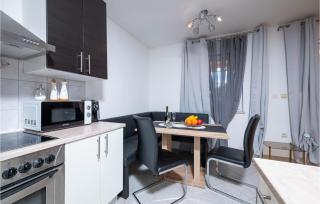 Pet Friendly Apartment In Krsan - 4