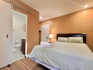 Upgraded Rooms with Bath 7-min to Subway Near Downsview Rogers Stadium - Toronto - 3