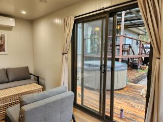 Delightful Container House with Views - Hartley - 4