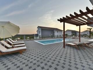 Modern and spacious home with swimming pool - Sukošan - 5