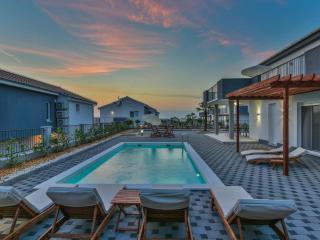 Luxury villa with swimming pool and terrace - Sukošan - 5