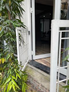 67131 BR Apt Cozy studio Ho Tay spacious balcony full sunlight - Hanoi - 9