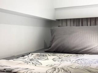 A2J Luxury 2BR BGC Suite Near High Street, Malls - 4