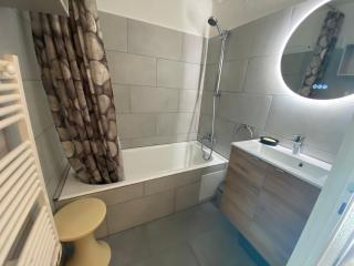 Agréable studio avec balcon au cœur du village - FR-1-692-95 - 2