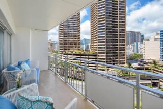 Ilikai's Best Beach Front Executive Suite - Honolulu - 1