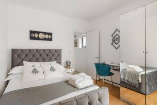 A modern two bedroom flat with private parking - Londra - 1