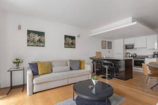 A modern two bedroom flat with private parking - Londra - 5