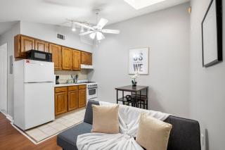 Contemporary 1br Urban Retreat - 5