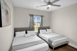 Spacious Castle w Gym Pool Free Parking I Walk to Dowtown n Broadway - Nashville - 2