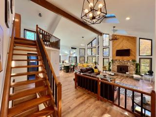 Spacious Waterfront Mansion wHot tubPoolTable - 7