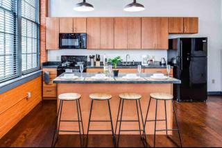 NY Style Centric Loft with King Bed by Park av - Rochester - 1