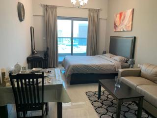 Cozy studio business Bay Burj Khalifa canal view - Dubai - 3