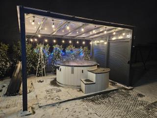 Domek na wyłączność ,bania z jacuzzi. Pobyt góry, jezioro, las. - - 9