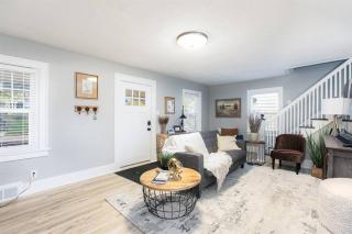 South Bend Serenity: Freshly Renovated 3BR 2mi ND - 8