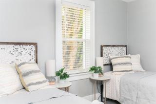 South Bend Serenity: Freshly Renovated 3BR 2mi ND - 3