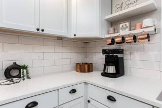 South Bend Serenity: Freshly Renovated 3BR 2mi ND - South Bend - 1