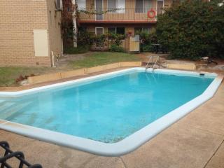 Affordable Inglewood apartment+Pool - Perth - 8