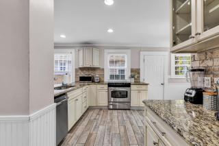 Bright and Modern Close to Everything - Charlotte - 1