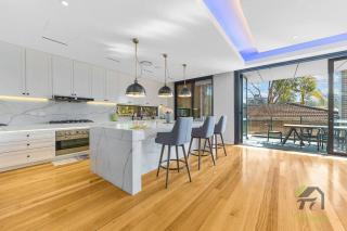 Modern Summer Palace in Epping - 7