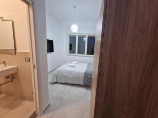 Neapolitan Skyscraper Suites - 7