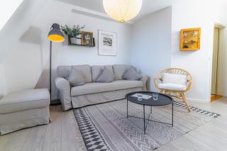 Hafenkoje mit Blick über Hafen und Altstadt - 9