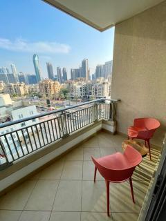 Cosy & Spacious 2 BR l Magical Boulevard View l by Burj & Dubai Mall I Pool I Gym I Family friendly - Dubai - 2