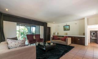 Beautiful home in a central suburb in Sandton - Johannesburg - 3