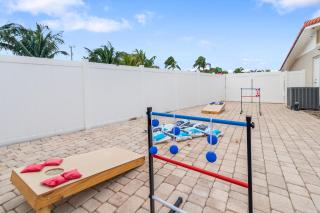 Tropical Villa Oasis - Salt Pool, BBQ, Game Room, Hot Tub, Luxury Amenities! - Deerfield Beach - 3