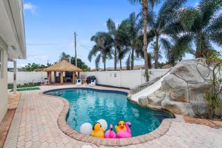 Tropical Villa Oasis - Salt Pool, BBQ, Game Room, Hot Tub, Luxury Amenities! - Deerfield Beach - 5