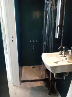 Habitación con baño uso exclusivo en una casa compartida en primer piso por escalera - Buenos Aires - 2
