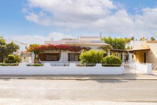 VILLA ROSADO - Moradia para 6 com AC, jardim a 5 min do centro de Albufeira - Albufeira - 0