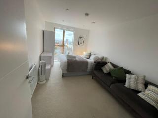 Lovely 2 Bedroom Apartment London - Woolwich - 4