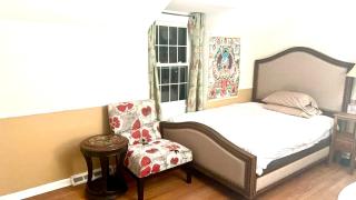 B4 A private room in Naperville downtown with desk and Wi-Fi near everything - Naperville - 1