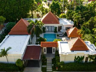 Breathtaking 4-Bedroom Villa near BangTao beach - 9
