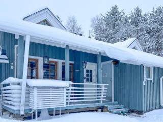 Lomakivakka - Roomy 2BD & loft by the lake, free wifi and sauna - 9