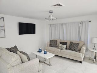 Sunny Goldie - Lauderdale Lakes - 9