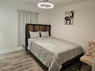 Sunny Goldie - Lauderdale Lakes - 5
