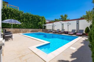 Family House Rose with Pool - Happy Rentals - Pinezići - 3