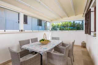 Family House Rose with Pool - Happy Rentals - 2