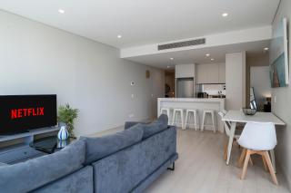 Stunning 2BR with Harbour Views in Bondi Junction - Sydney - 7