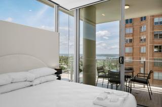 Bondi Junction Living with Views & Double Parking - Sydney - 8
