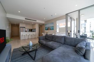 Stunning 2BR with Harbour Views in Bondi Junction - Sydney - 8