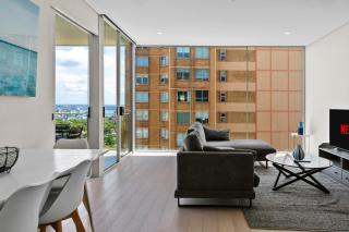 Stunning 2BR with Harbour Views in Bondi Junction - Sydney - 2
