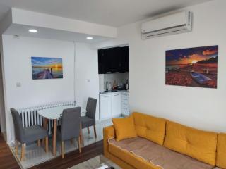 Sky view luxury Center Skopje apartments - 8