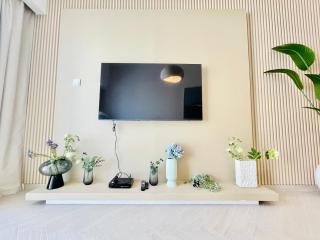 Brand New Luxury 1 Bedroom Apartment - 8