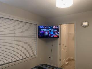 Glamorous 3 BR Villa with Double Garage - Regina - 2