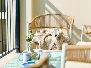 HiGuests - Dream stay in our Cozy 2BR in La Rive Community - Dubai - 1