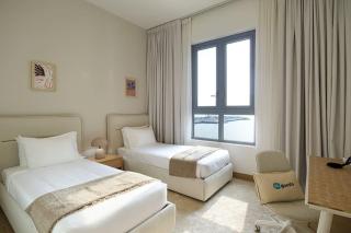 HiGuests - Dream Vacation Apartment in La Rive 1 - Dubai - 3