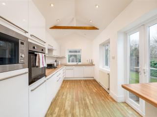 Family Friendly 3 Bed Home In Pinner Pets Welcome - Pass the Keys - 2