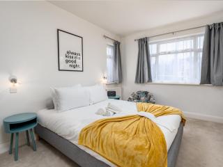 Family Friendly 3 Bed Home In Pinner Pets Welcome - Pass the Keys - 2